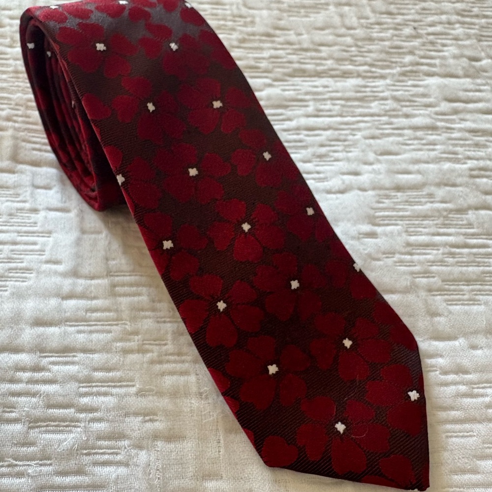Elegant Red Floral Men's Tie